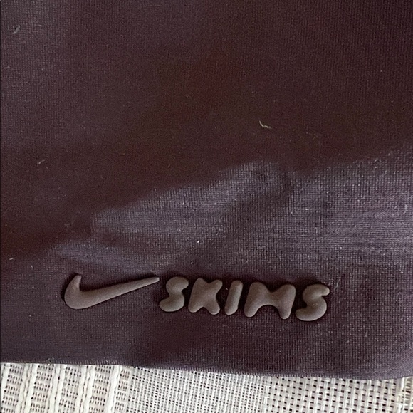 SKIMS Nike Brown Sports Bra - Picture 4 of 7